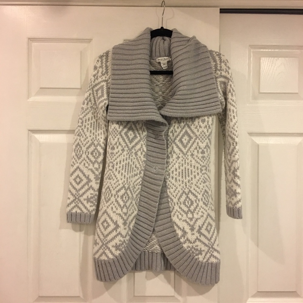 Beautiful White House Black Market Sweater